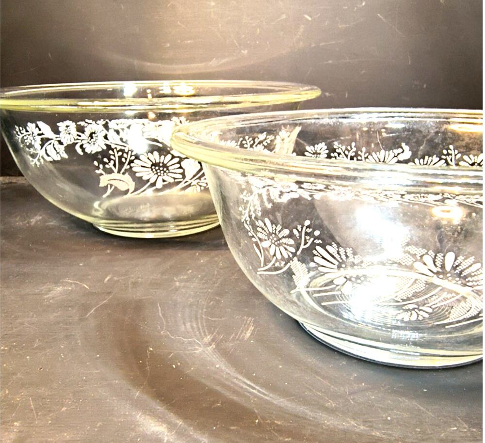 2139. Vintage Set 2 Pyrex Colonial Mist White Lace Glass Nesting Bowls 322 323